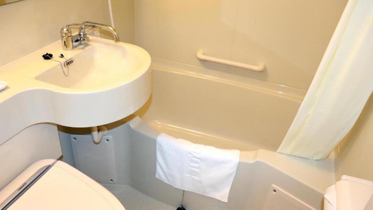 Toyoko Inn Tsu Eki Nishi Guchi Exteriör bild