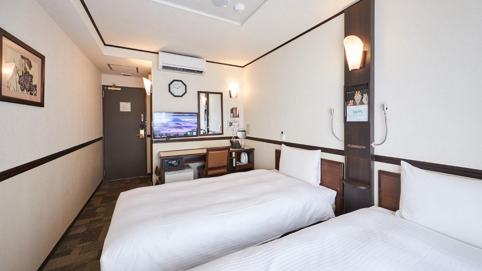 Toyoko Inn Tsu Eki Nishi Guchi Rum bild