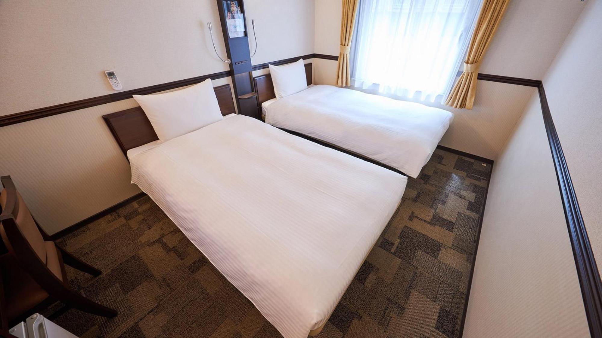 Toyoko Inn Tsu Eki Nishi Guchi Rum bild